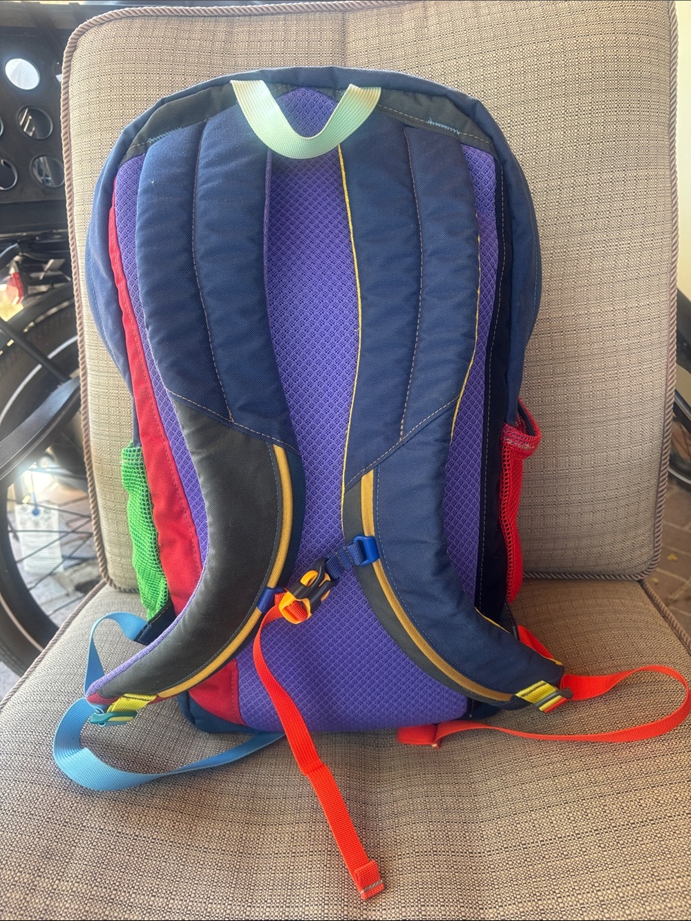 cotopaxi Multicolor Cusco 26 Backpack — Black Front, Blue Base, Red Accent - Picture 4 of 12